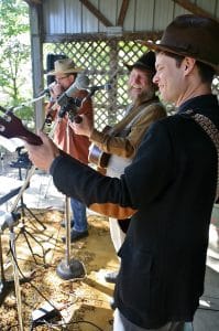 Image of live band playing at Curtis Orchard.